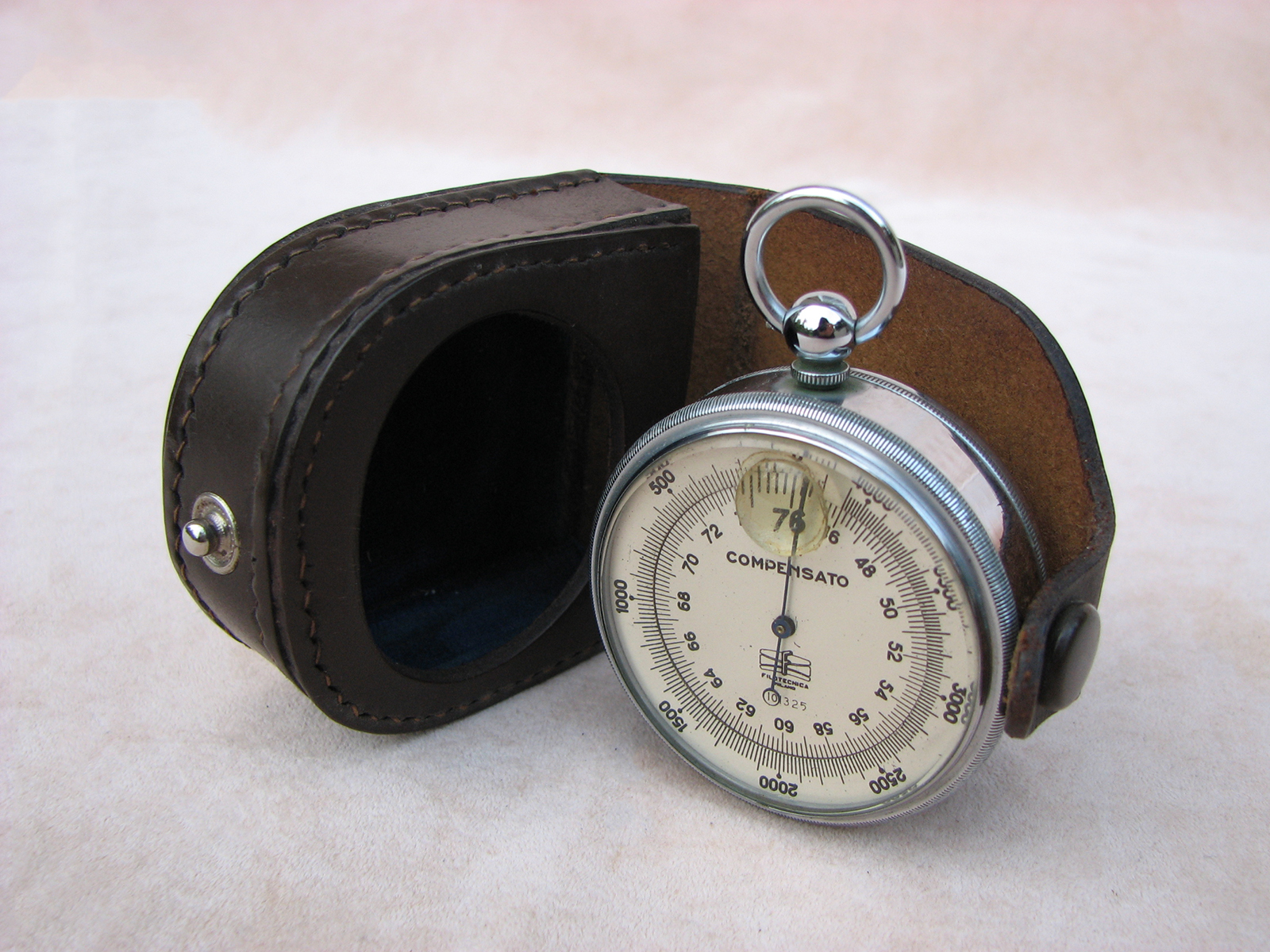 Post WW2 pocket barometer with rare Torr scale signed Filotecnica, Milano
